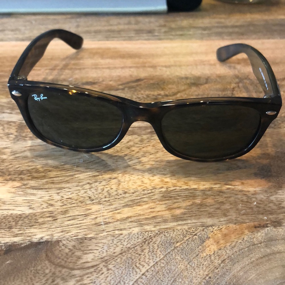 Wayfarer Ray-ban sunglasses